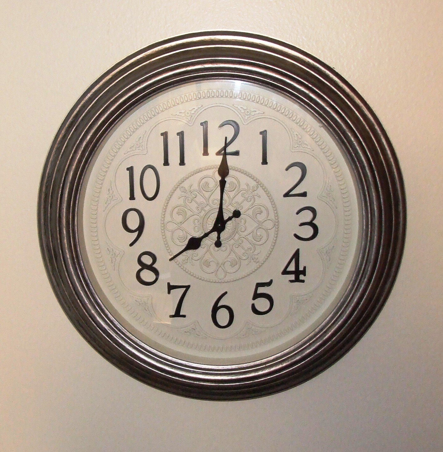 20 Inch Analog Wall Clock, Round, Ornate Design, Silver Rubbed Frame - EUC