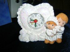 ALARM CLOCK(UNIQUE HEART SHAPE) BATTERY OPERATED GREAT GIFT IDEA. 4" X 3 1/4".