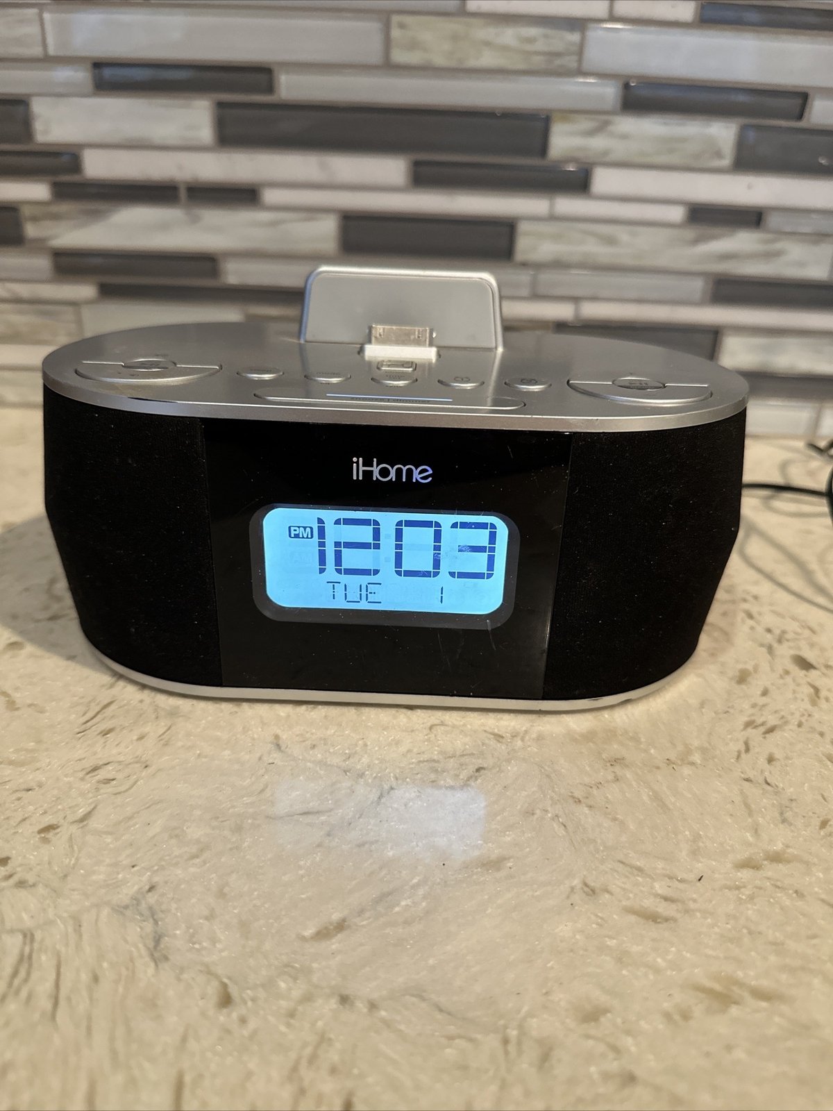 Black iHome iD38 Apple Docking Station Dual Alarm Clock Radio