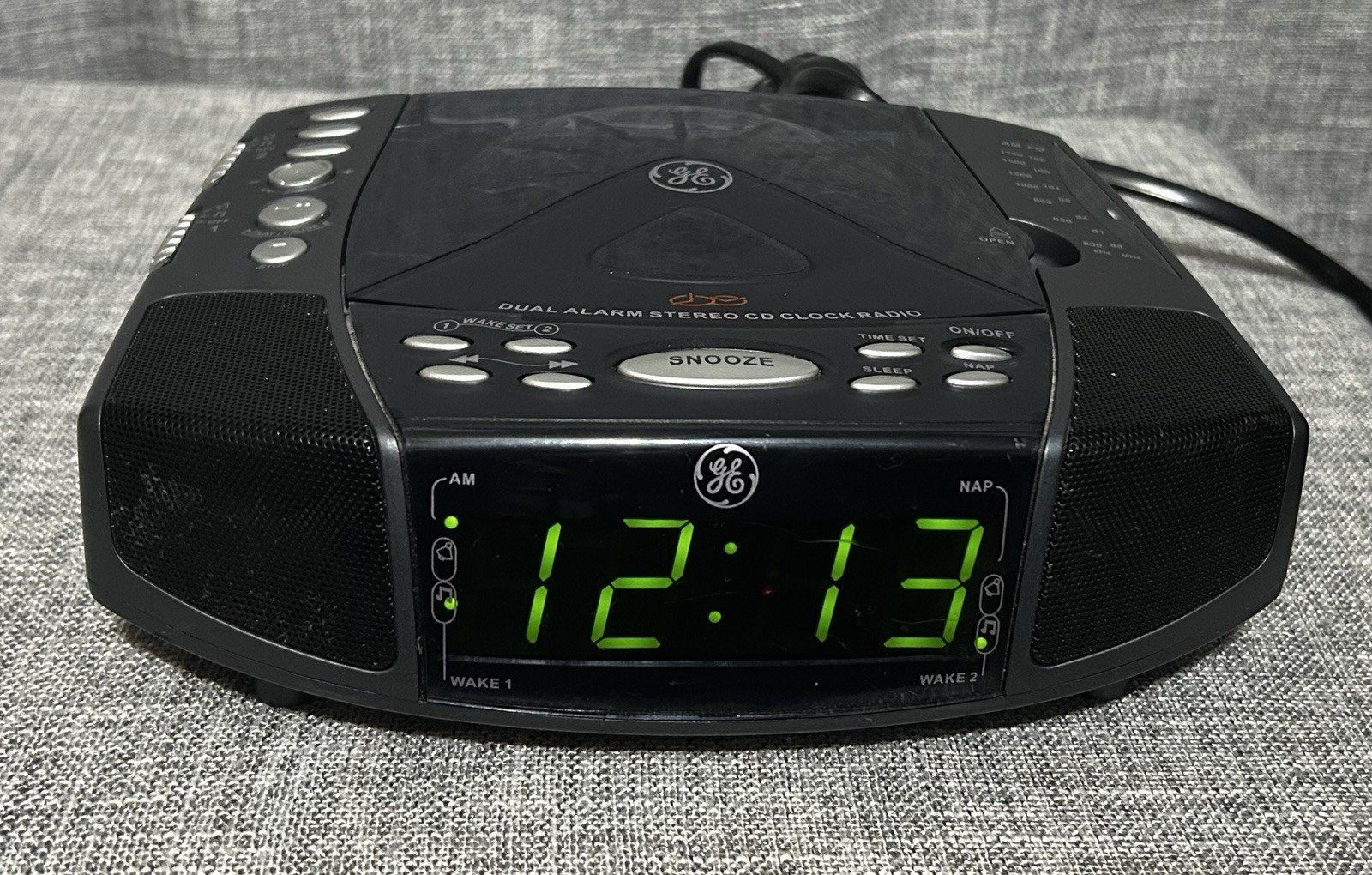 CD Player Dual Alarm Clock AM/FM Radio GE 7-4897A Stereo Works Great!