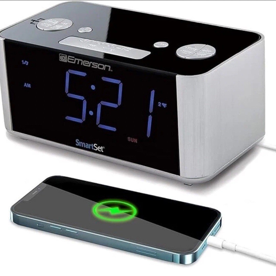 Emerson SmartSet CKS1708 Display Dual Alarm Clock Radio with Digital Tuning NEW