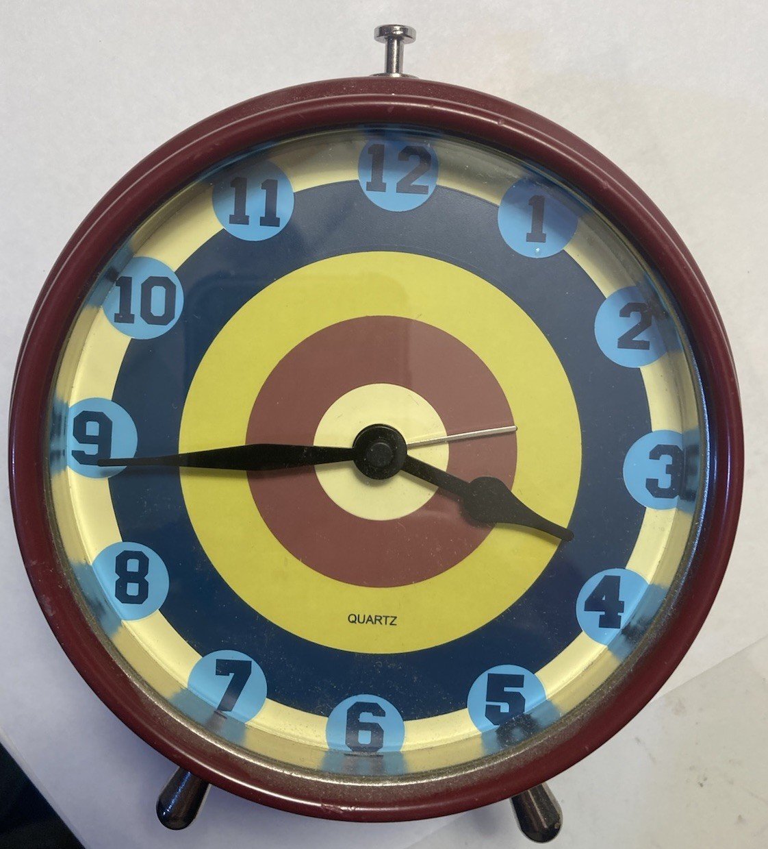 FOR PARTS ** QUARTZ SHOOTING TARGET ALARM CLOCK,4 1/4" FRONT,5 1/2" TALL,5" WIDE
