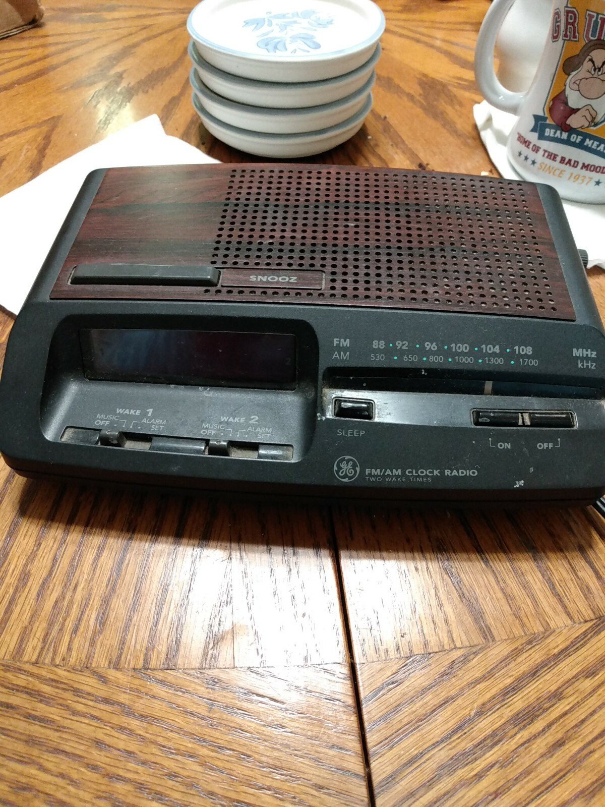 G E Fm/Am Clock Radio(ClocksA)