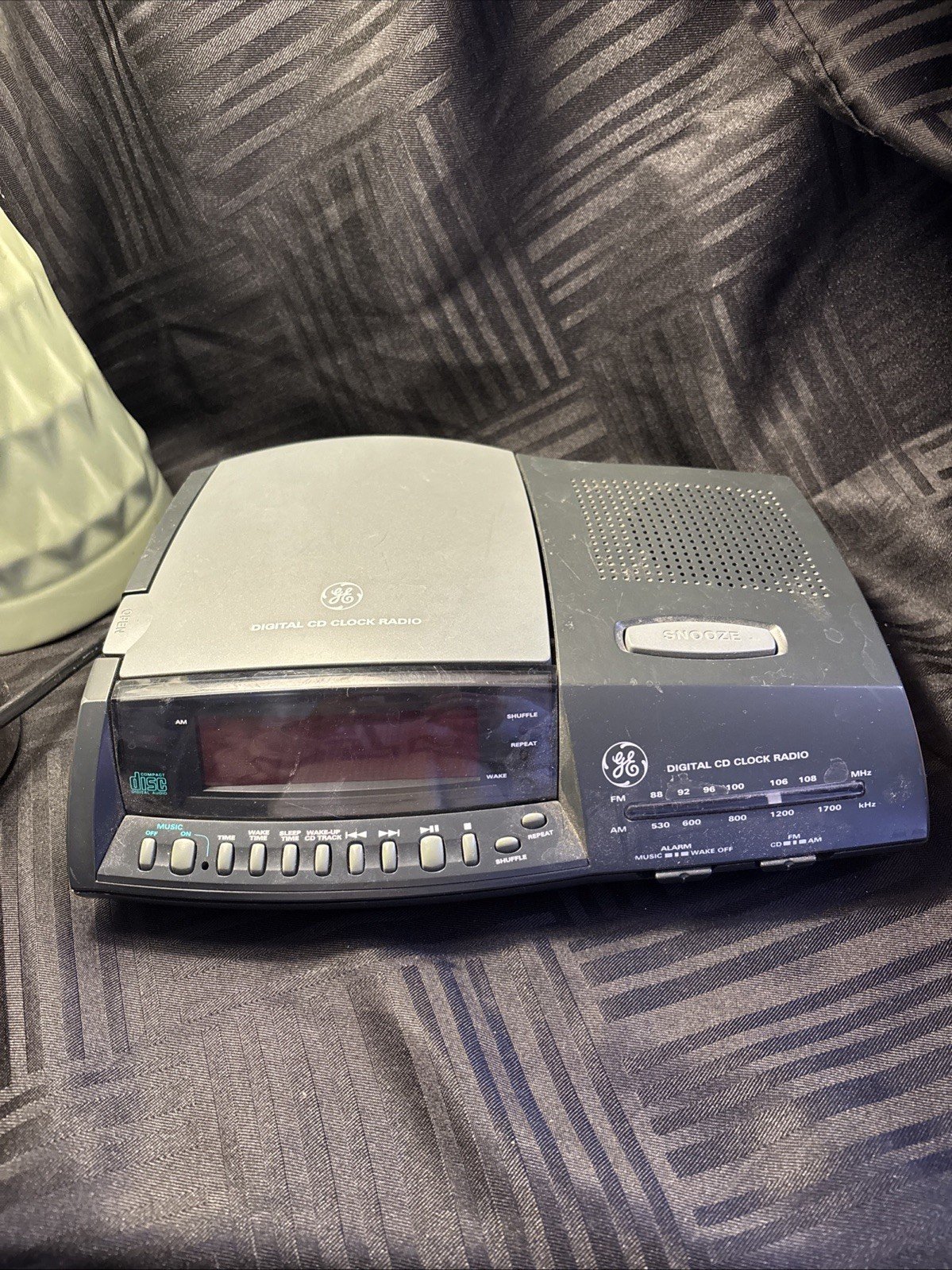 General Electric GE Digital CD Clock Radio CD Player Combo 7-4890A READ