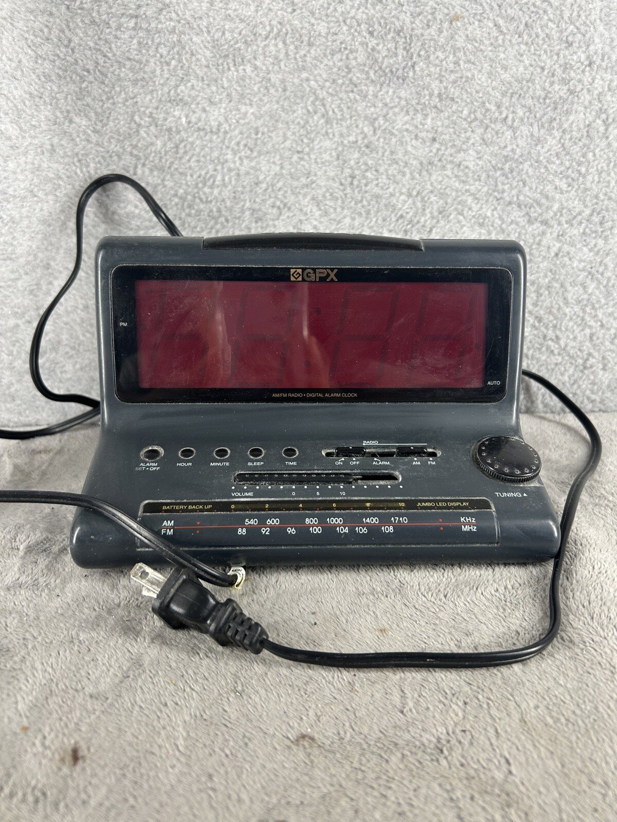 GPX MODEL D518 Digital Alarm Clock AM FM Radio