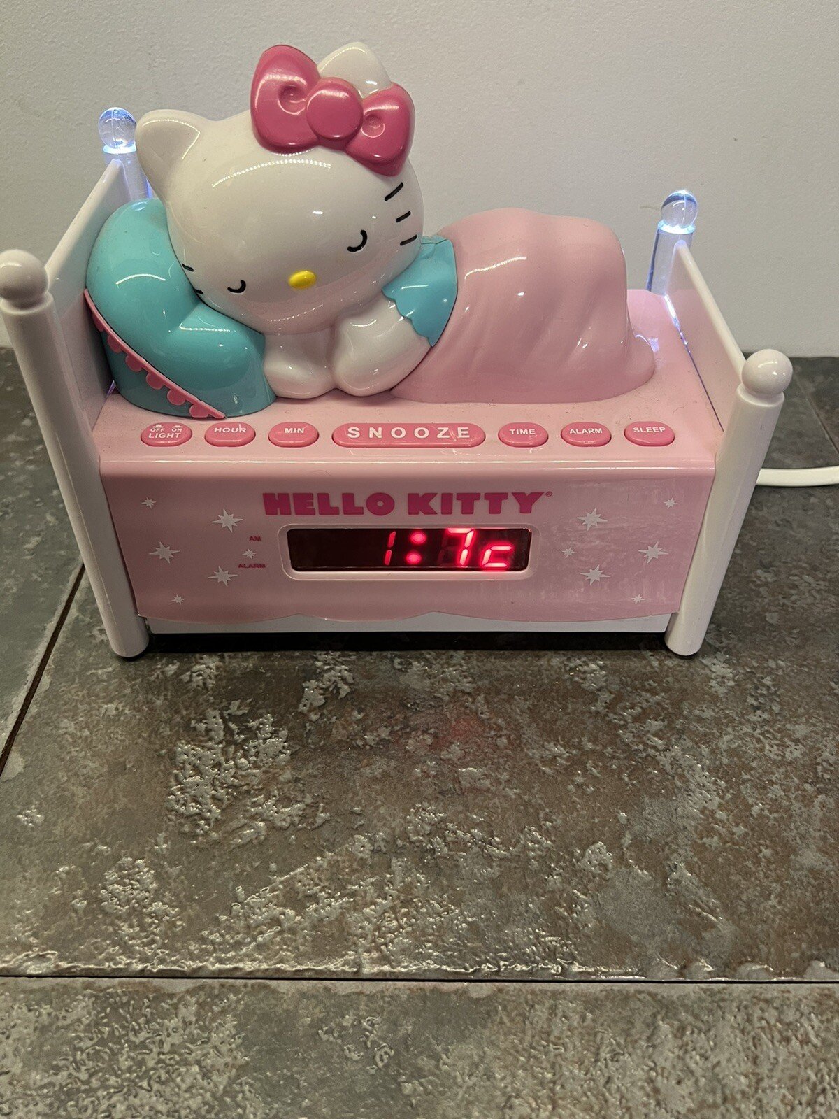 Hello Kitty Sleeping Kitty Dual Alarm AM/FM Clock Radio Night Light KT2052