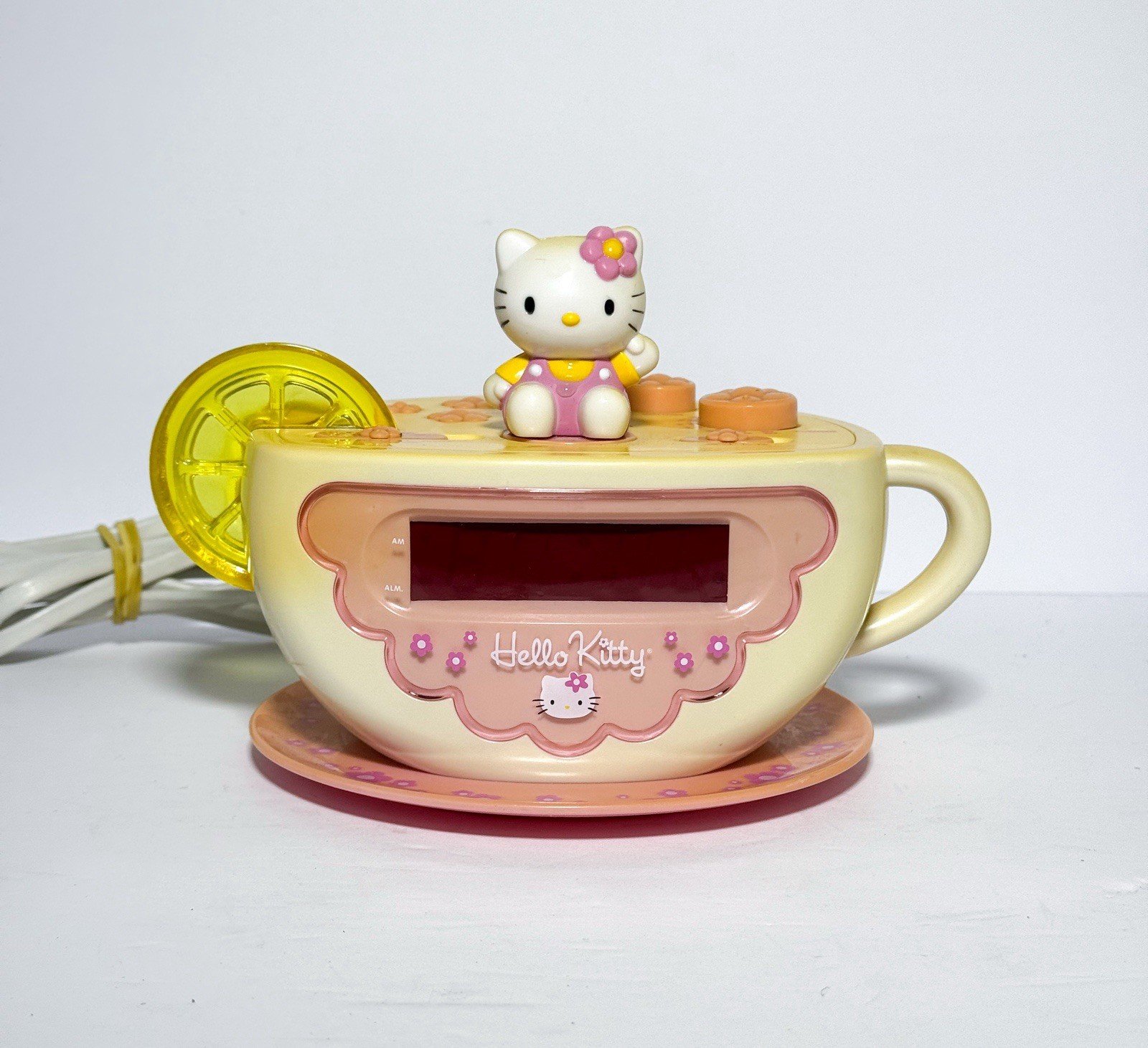 Hello Kitty Tea Cup Alarm Clock Radio AM/FM Night Light Lemon KT2055 Sanrio 2003