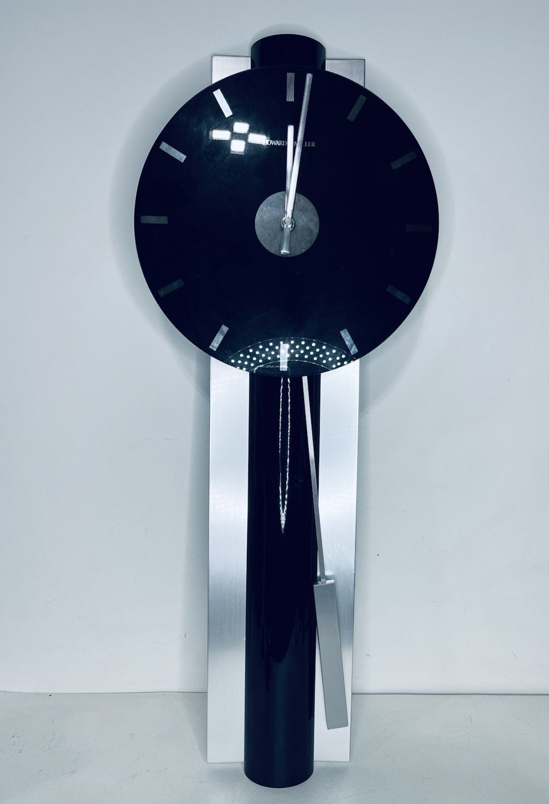 Howard Miller Hudson Wall Clock 625403 Contrasting Black & Silver Tone Untested