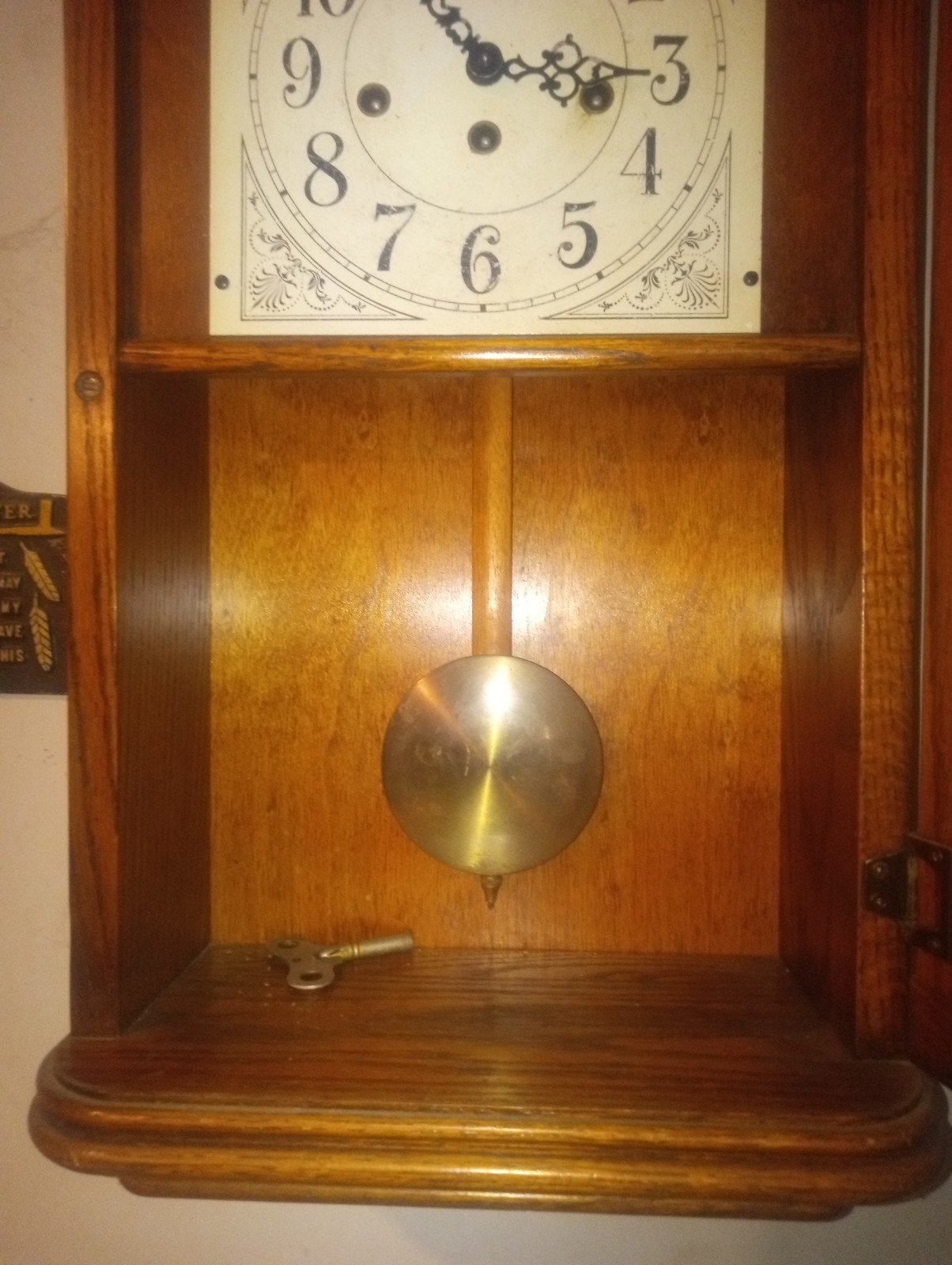 Howard Miller Sandringham Wall Clock 613 108 w/Pendulum, Key photo Howard Miller Sandringham Wall Clock 613 108 w/Pendulum, Key featured image