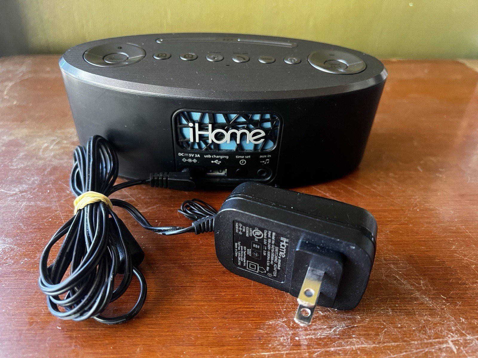 iHome Bluetooth Alarm Clock Radio Speaker with USB & Aux – Tested