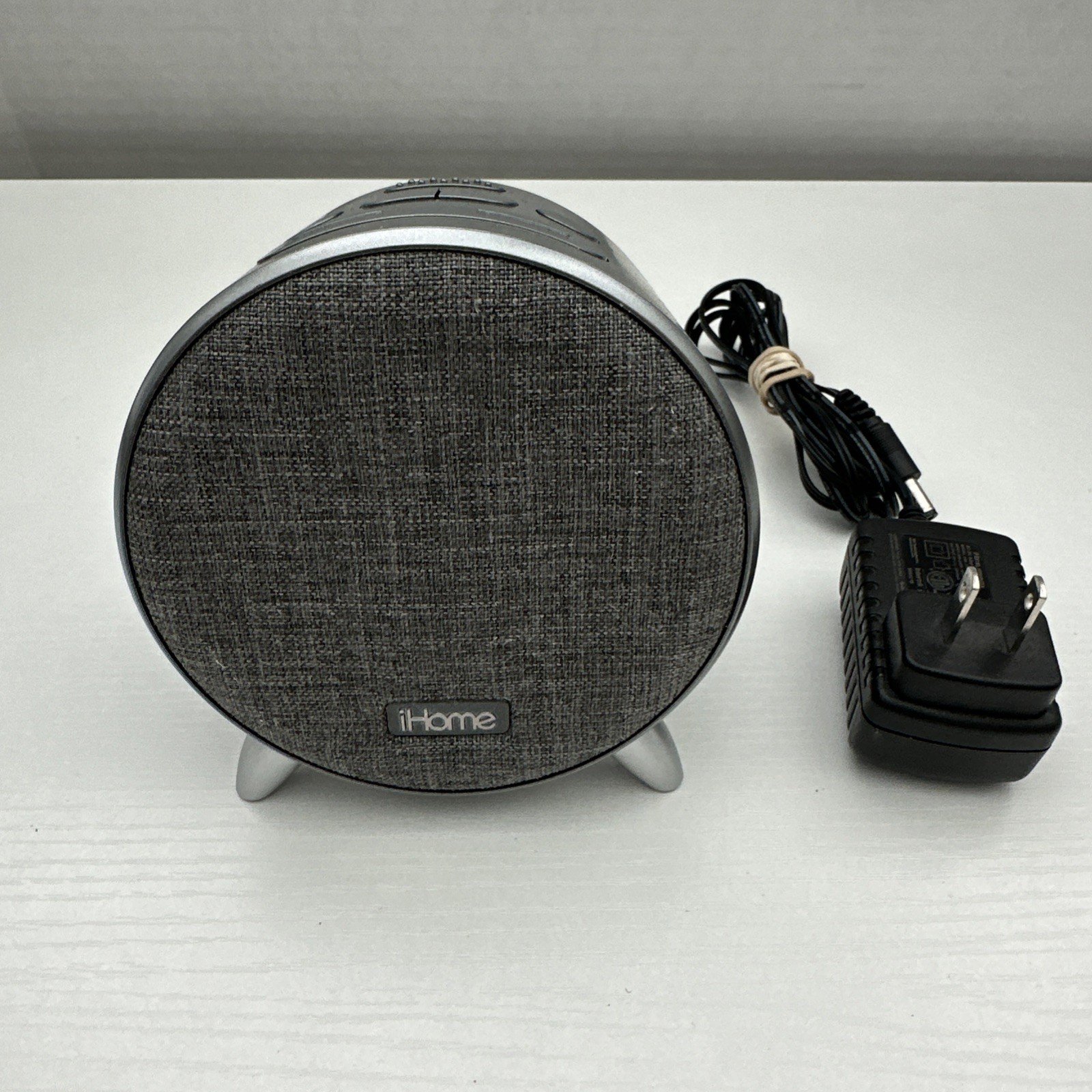 iHome IBT235 Bluetooth Alarm Clock With Dual USB Charging - Tested-Free Shipping