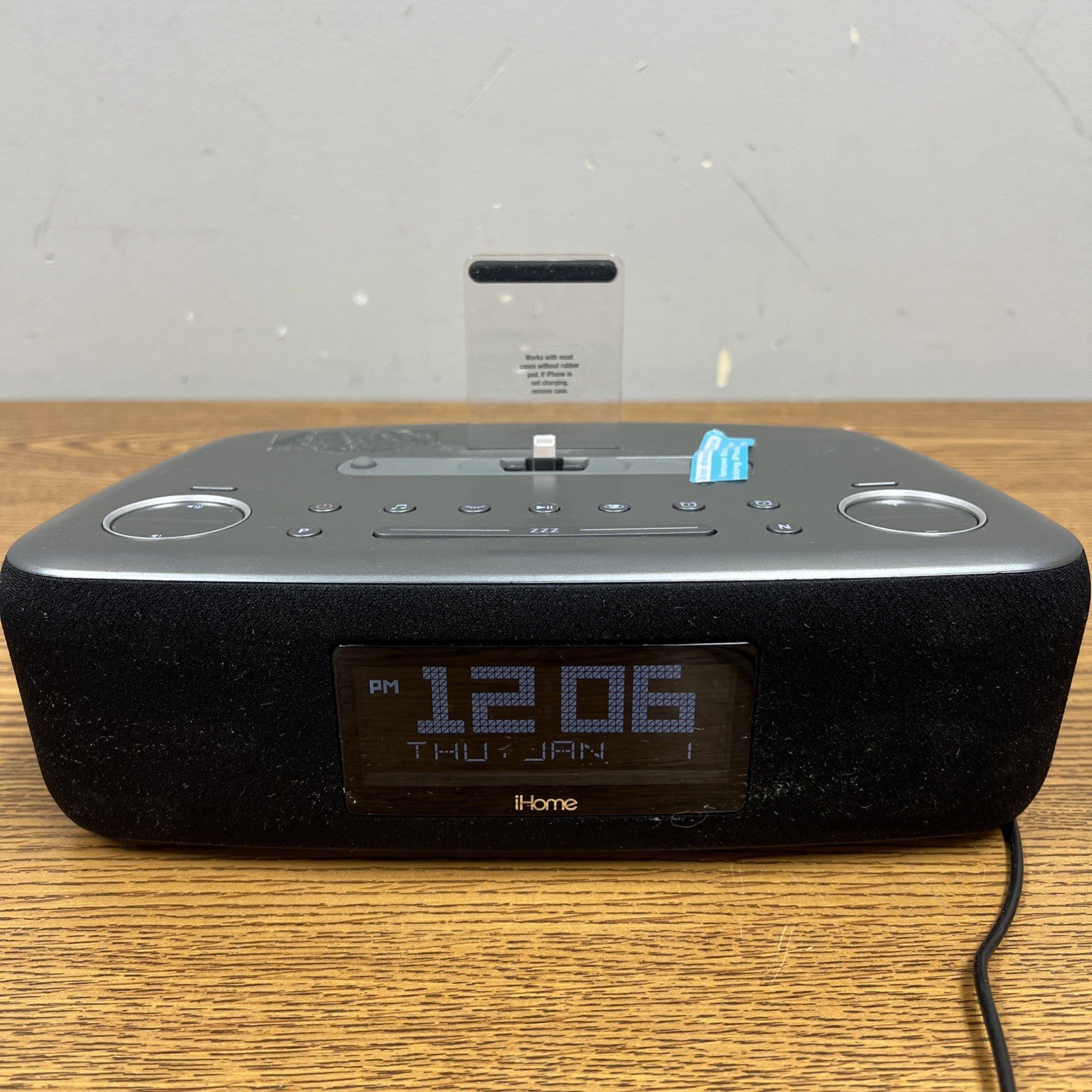 iHome iDL44 FM Clock Radio Lightning iPhone Dock