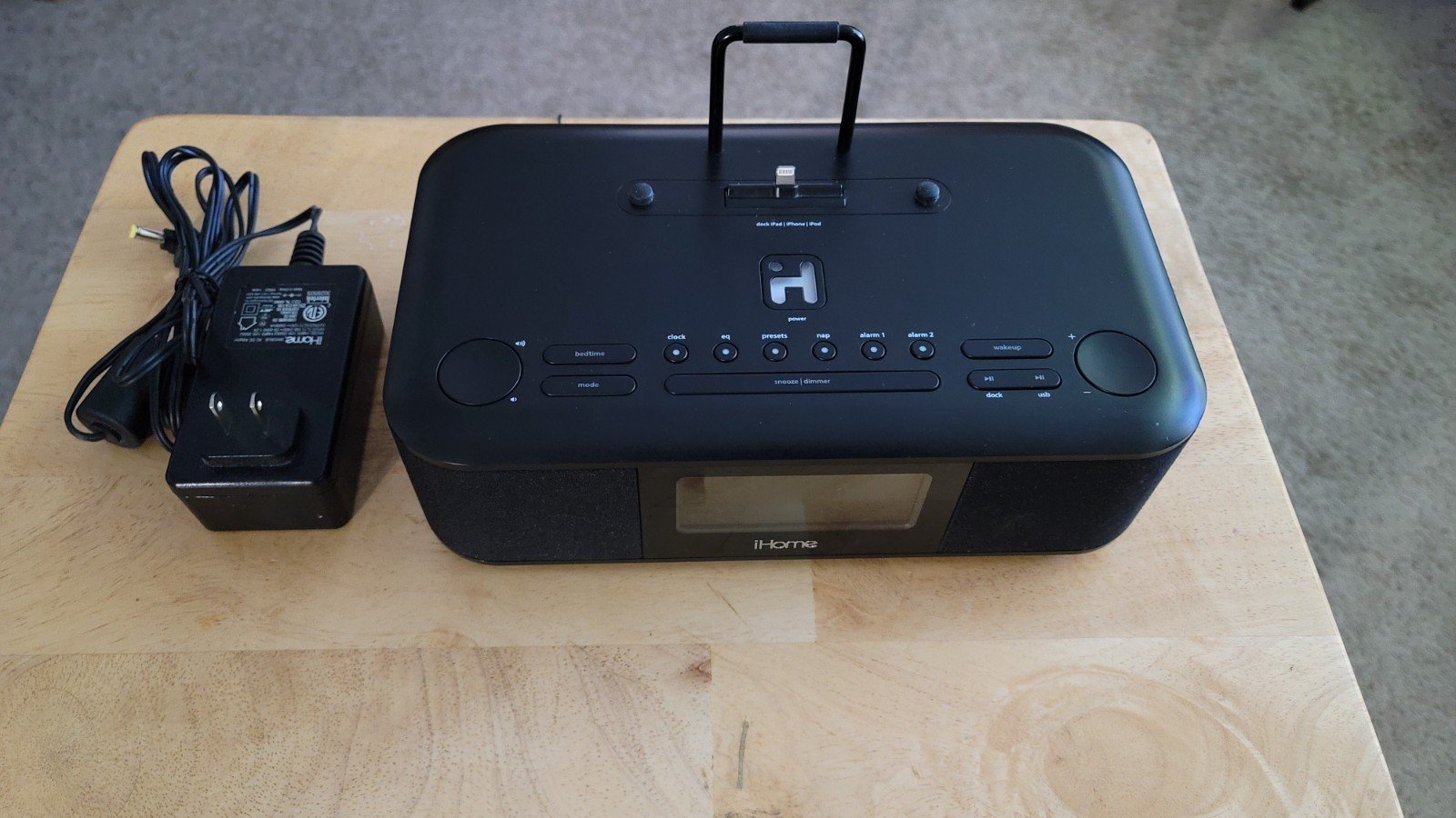 iHome Idl95 Dual Charging FM Clock Radio With Lightning Dock and USB Charge/play