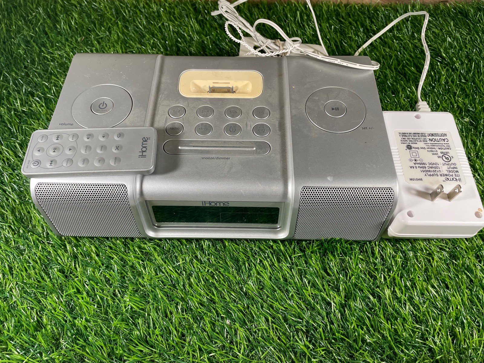 i Home i H 9 Clock Radio Stereo Speaker System with i Pod i Phone Dock Remote TESTED