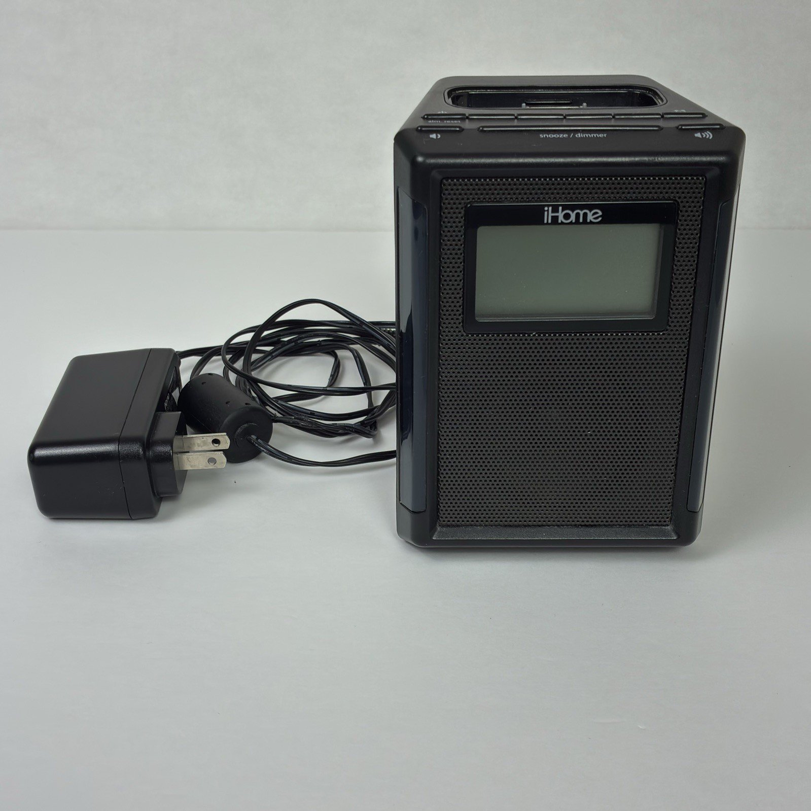 iHome iP40 Docking Alarm Clock Radio w/Power Cord iPhone iPod Black Tested Works