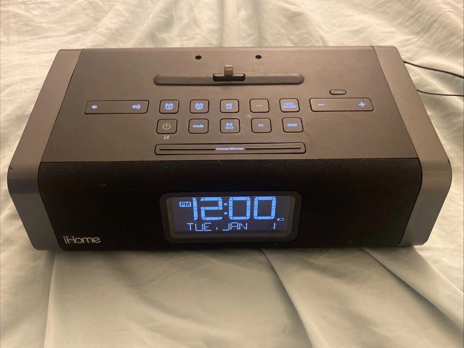 iHome Lighting Dock Aux-in Jack FM Radio Digital Alarm Clock (Black) IDL45