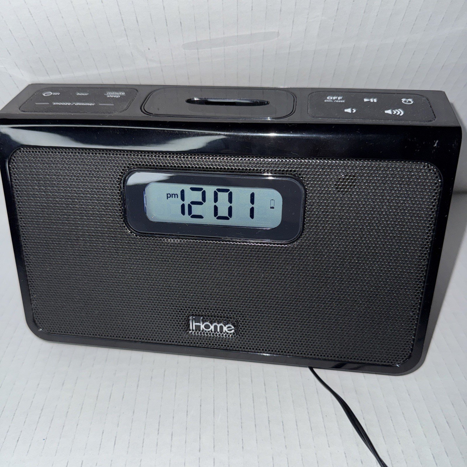 iHome Model iH24 iPod Clock Speaker Dock Looks New