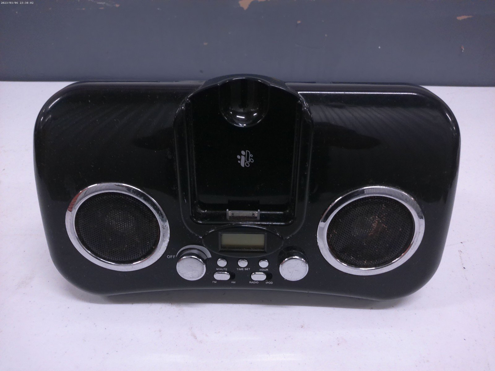 iPod Dock Clock Radio with FM/AM Alarm โ Black Portable Speaker