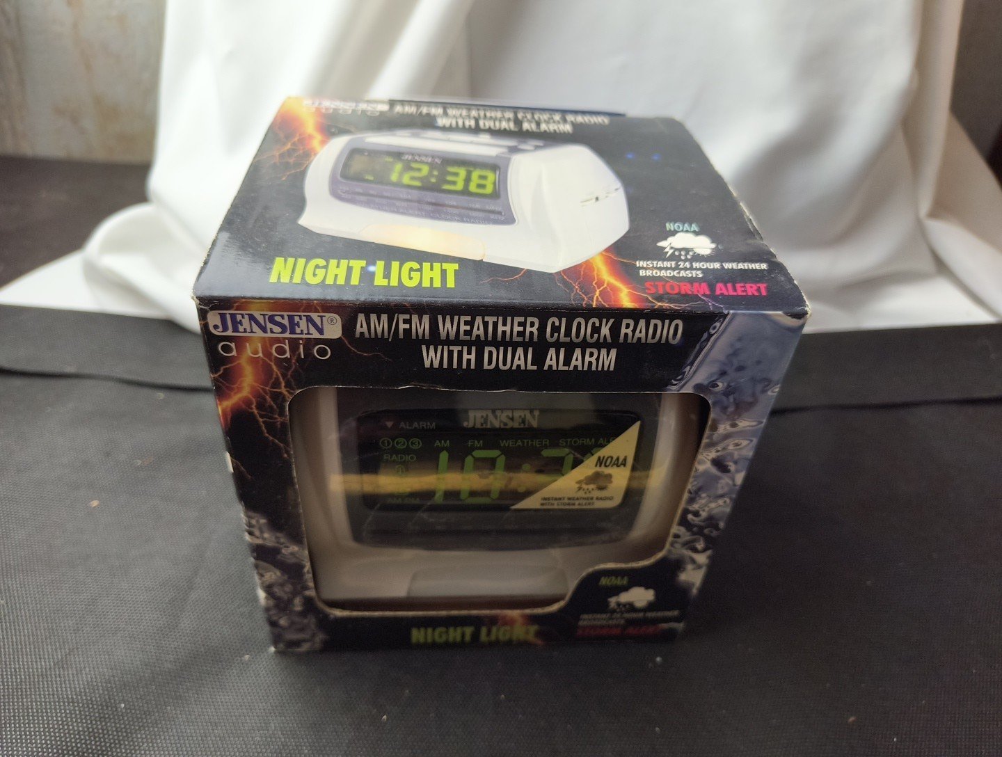 JENSEN Dual Alarm Clock AM/FM Weather Night Light Radio JCR-300 Brand New