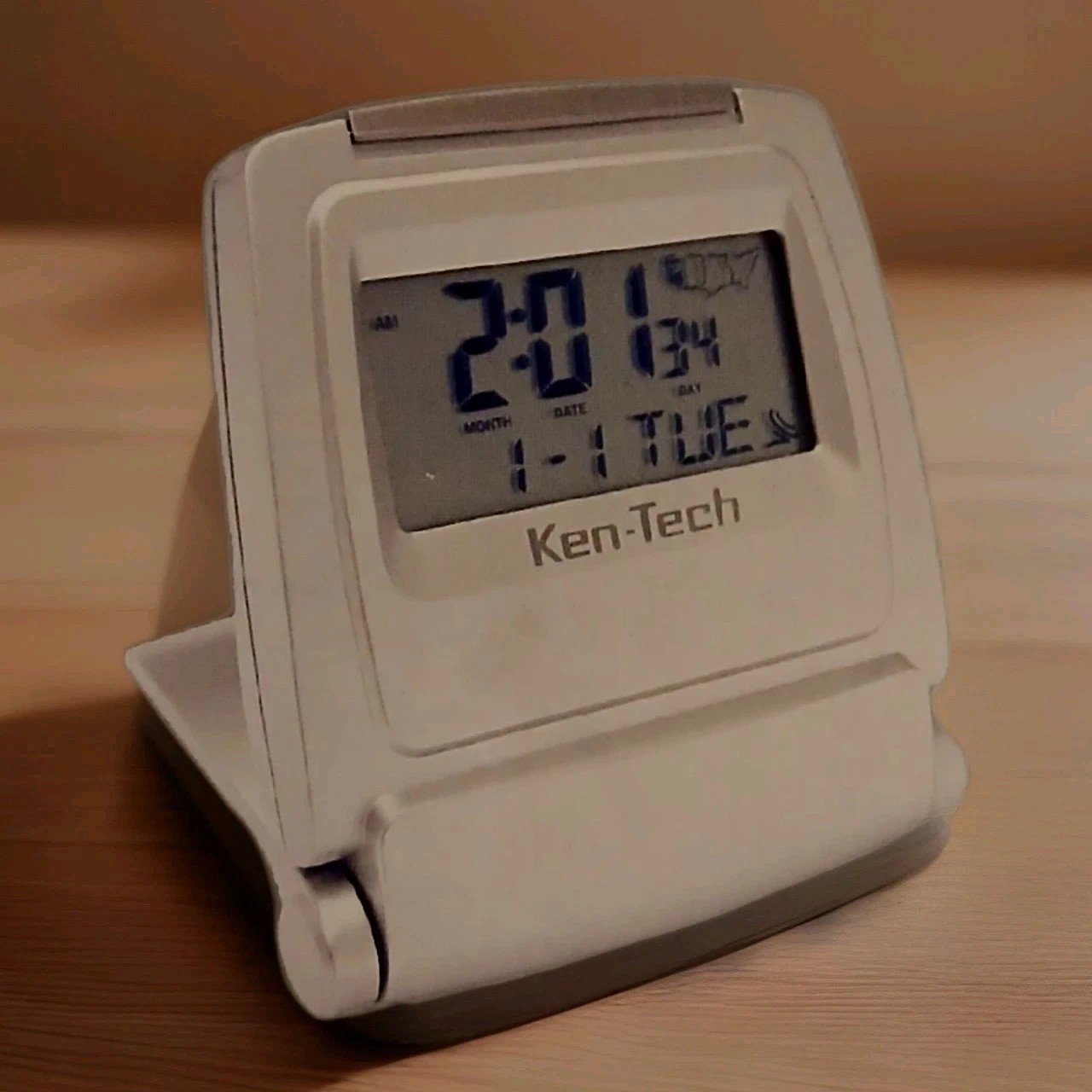 Ken-Tech T-4661 Atomic Radio Controlled LCD Clock,