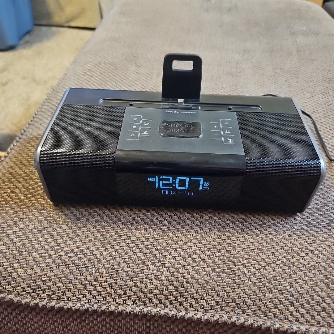 Lightning Dock Clock Radio and USB Port Power Cord With Manual. Works