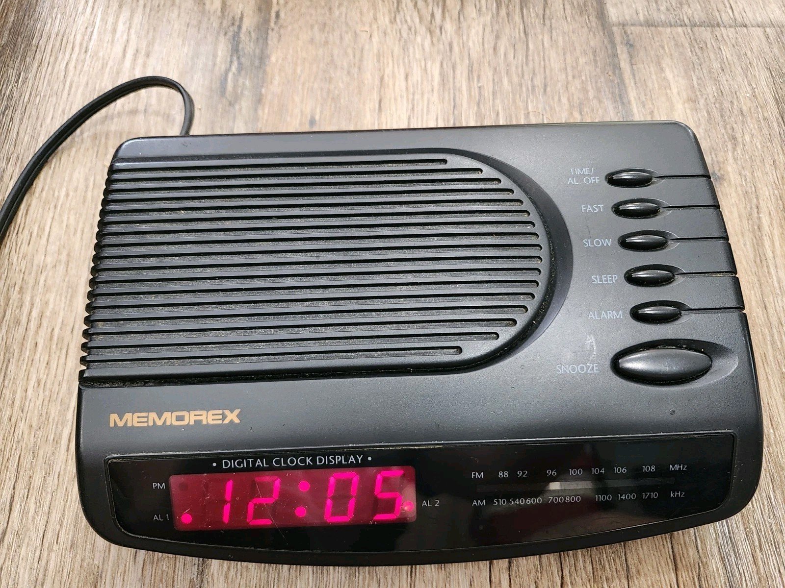 Memorex Vintage Digital Alarm Clock Radio AM FM Works Great Snooze multi setting