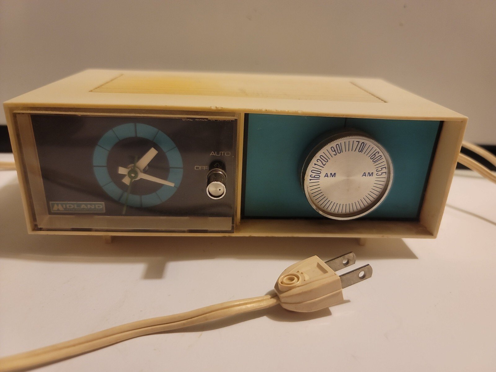 Midland International Am Fm Clock Radio With Alarm Clock