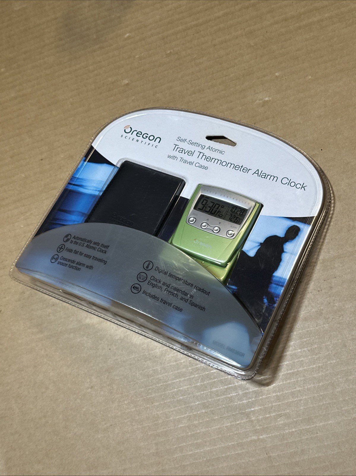 NEW Oregon Scientific Self Setting Travel Thermometer Alarm Clock Green RM836GR