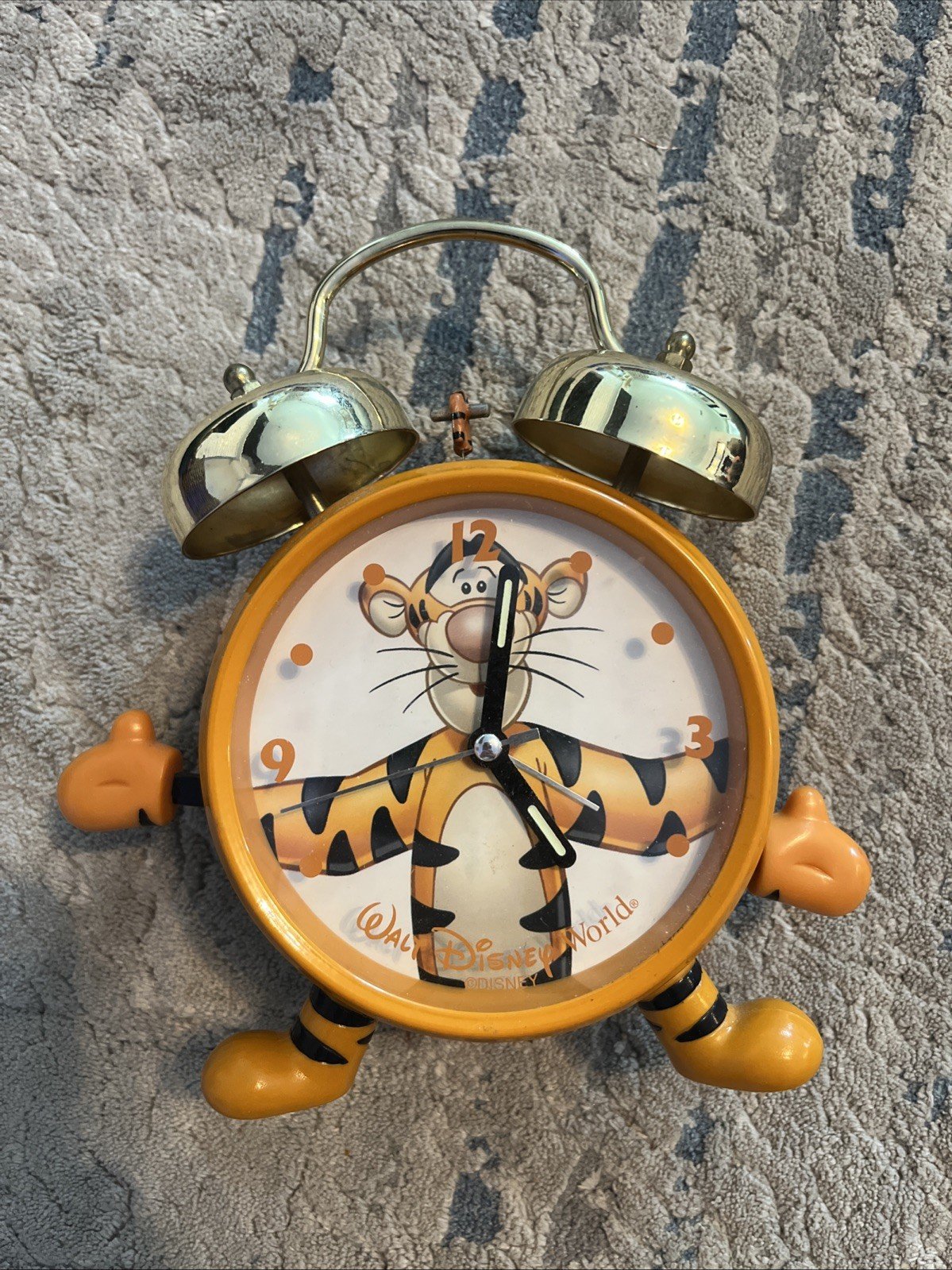 Rare Disney Tigger alarm clock Walt Disney World Arms Move Winnie The Pooh Tiger