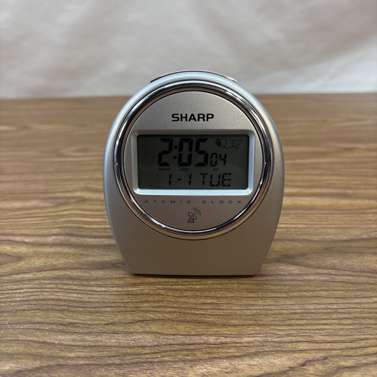 Sharp Atomic Digital Travel Alarm Clock Silver Automatic SPC364 night back light
