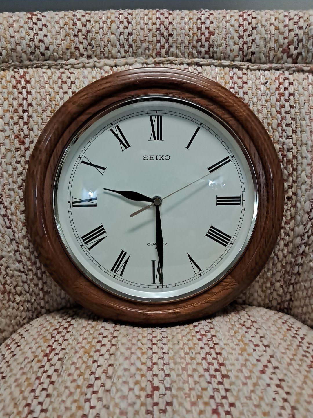 Solid Oak Wooden Seiko Wall Clock QXA101BC Roman Numbers Taiwan Movement 11.5”