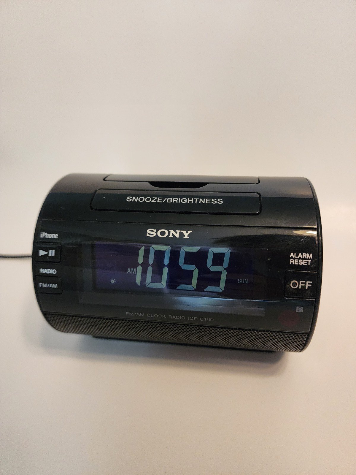 Sony AM/FM Clock Radio Iphone Ipod Dock Alarm ICF-C11iP.