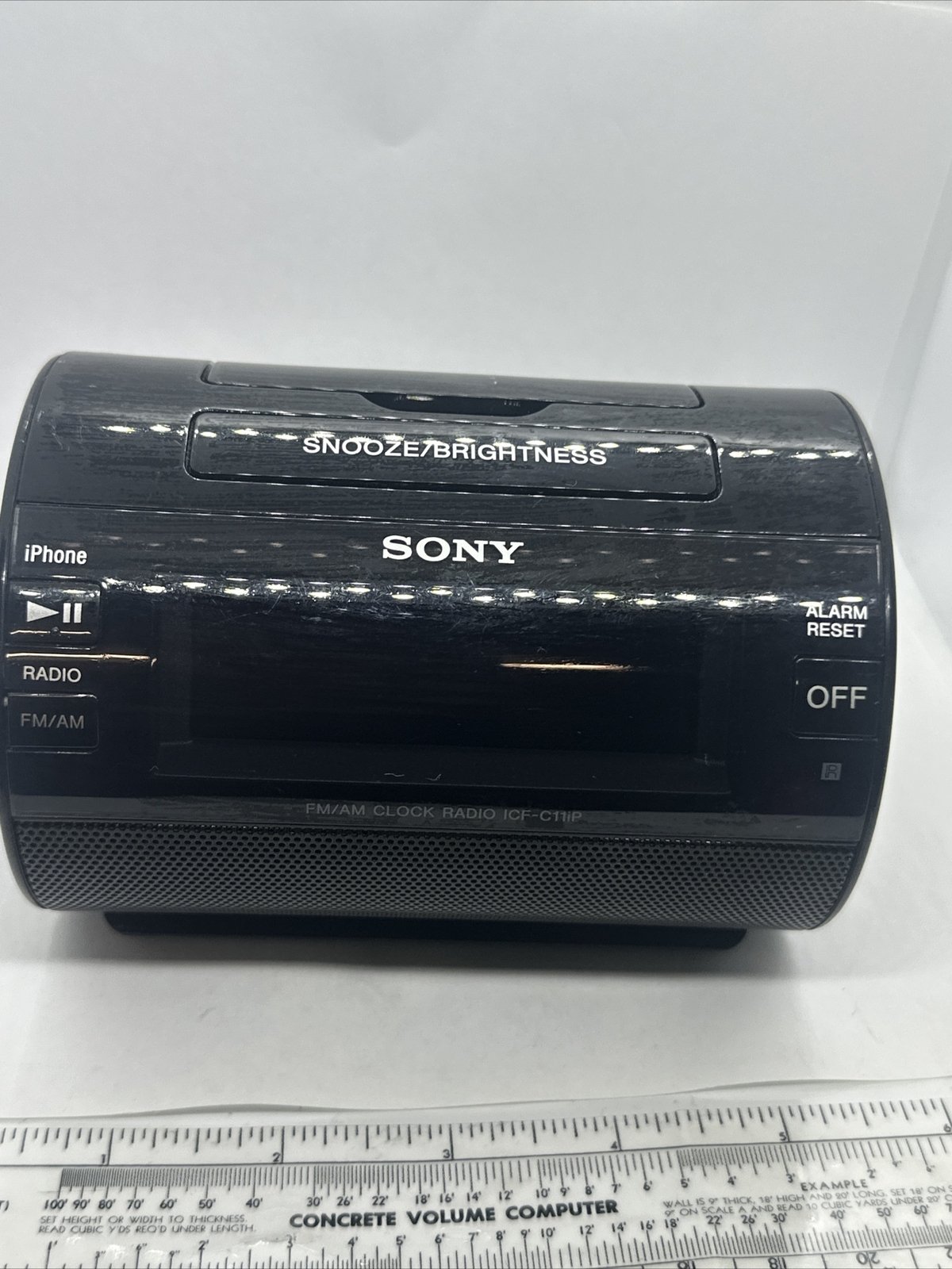 Sony AM/FM Clock Radio Iphone Ipod Dock Alarm ICF-C11iP.