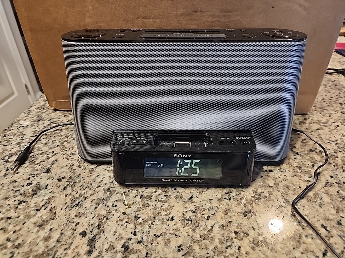 Sony Dream Machine AM/FM Clock Radio w/ 13 Pin iPod/iPhone Dock Model ICF-CS10iP