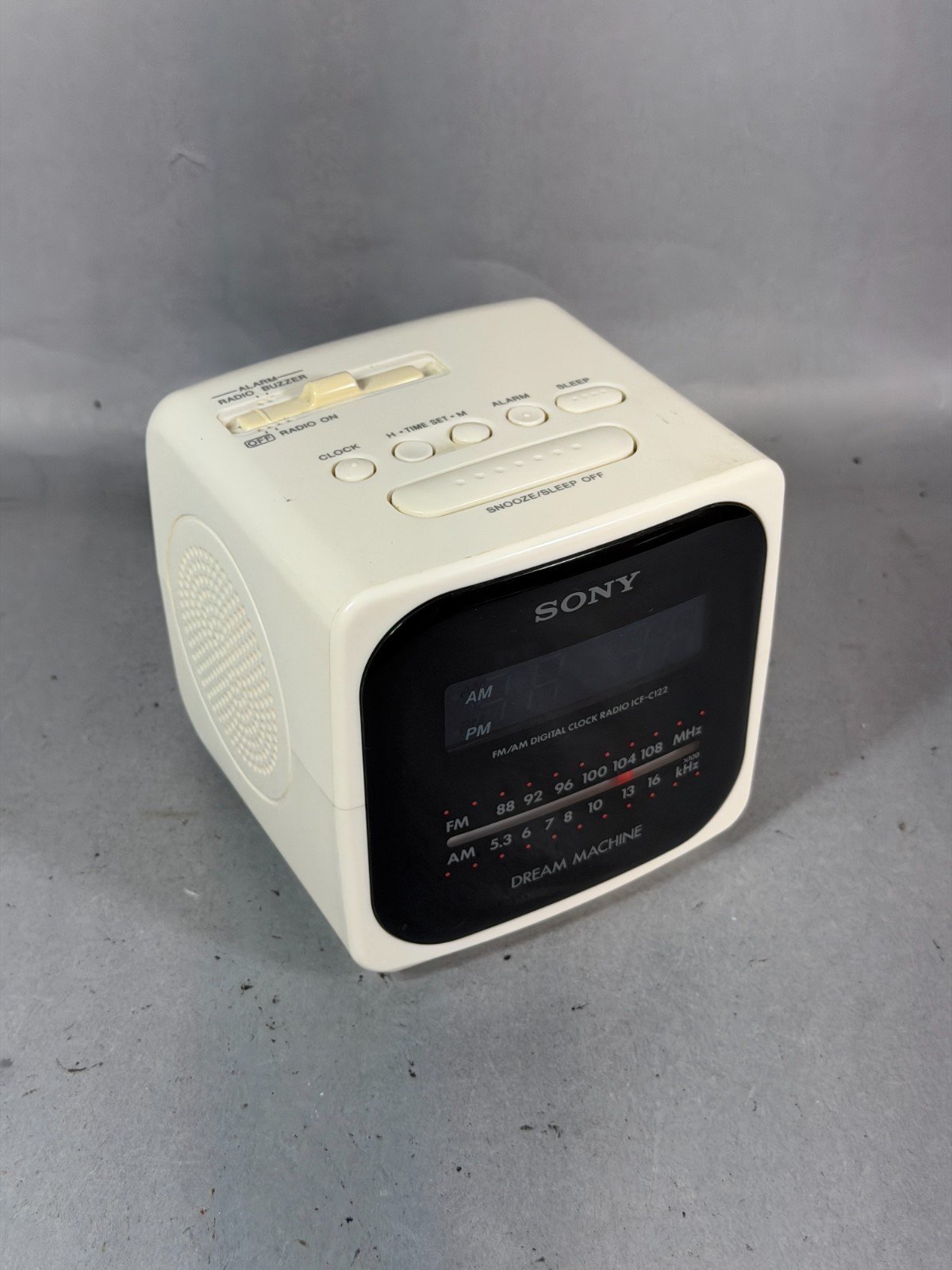 Sony Dream Machine Cube Alarm Clock AM/FM Radio Model ICF-C122 Cream LED Tested