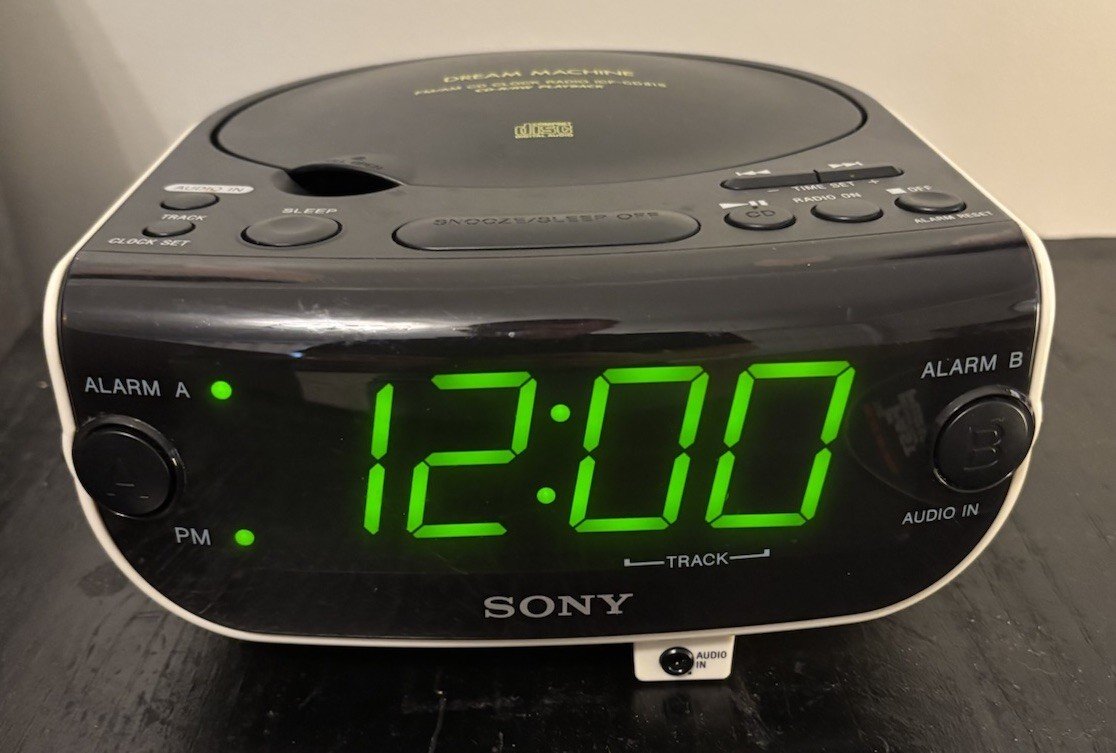 Sony Dream Machine FM/AM Radio CD Player Dual Alarm Clock ICF-CD815 Tested VIDEO