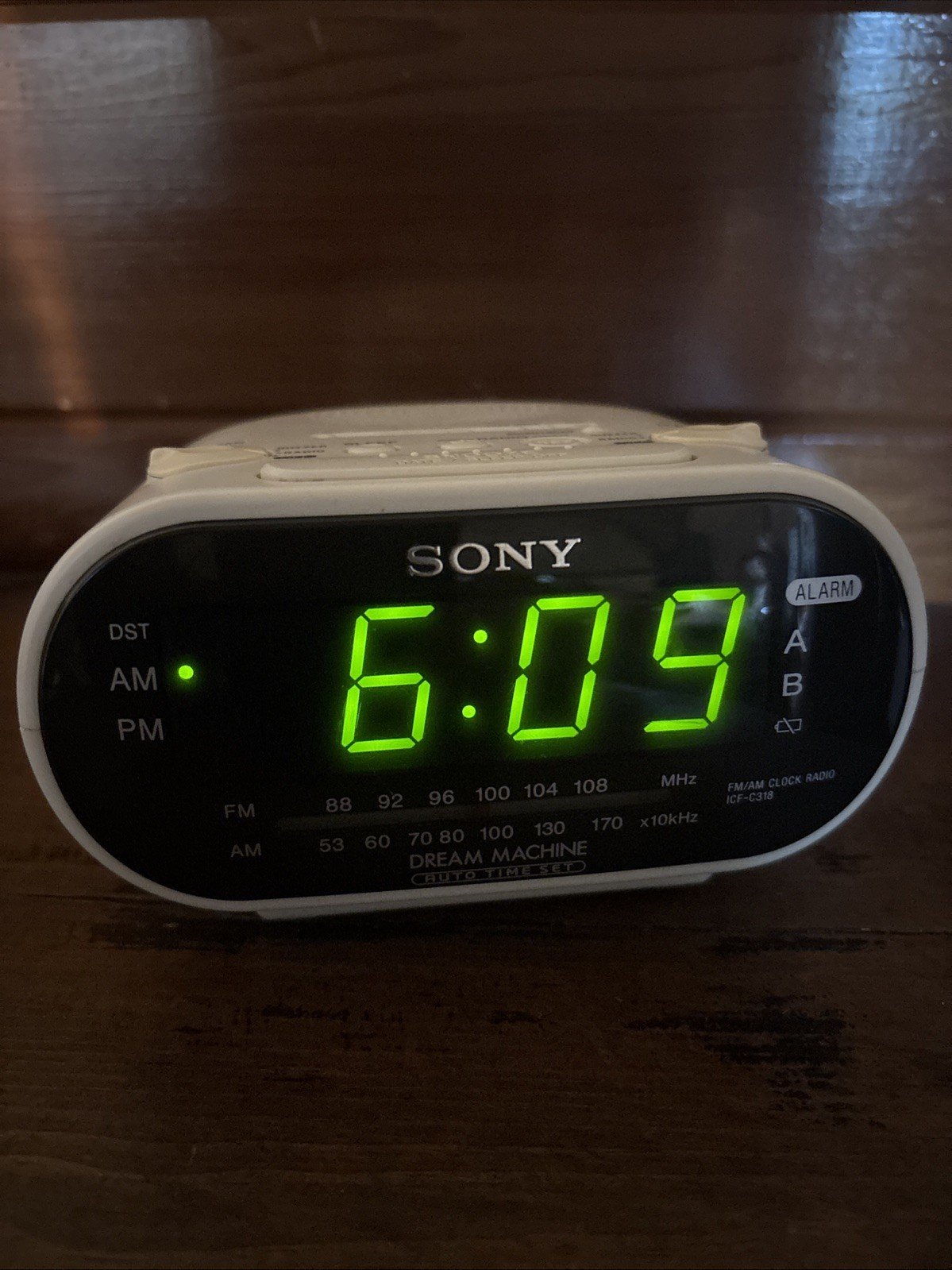 Sony Dream Machine White AM/FM Dual Alarm Clock Radio Retro Model ICF-C318 Works