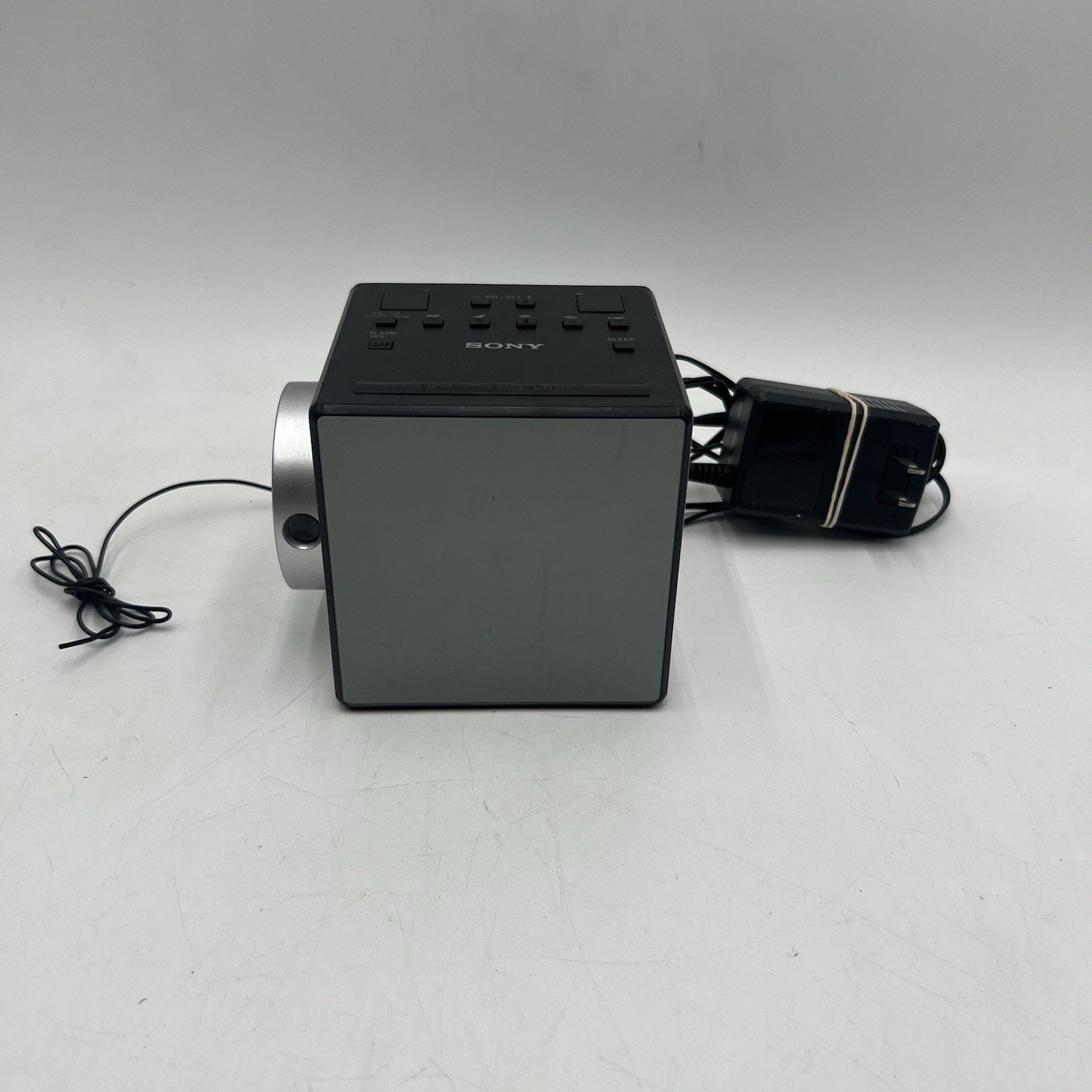 Sony ICF-C1PJ Alarm Clock Radio with Time Projector and Nature Sounds