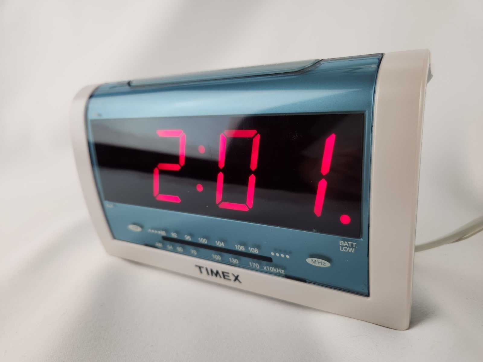 T256W Jumbo 1.4" Digital LED Alarm Clock Vtg Radio Gentle Wake Lighted Snooze