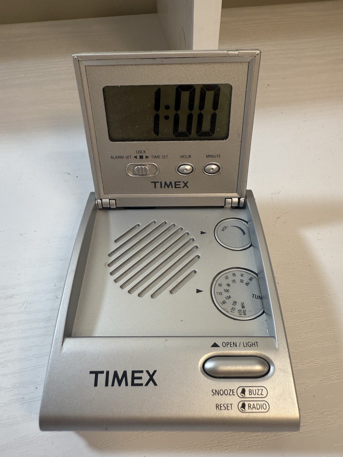 TIMEX Flip Top Travel Alarm Clock AM/FM Portable Radio Model T315S RARE