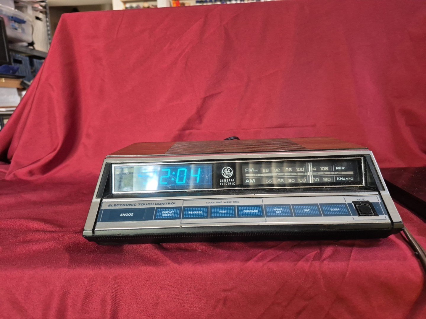 Vintage Digital Radio Alarm Clock 7-4662A