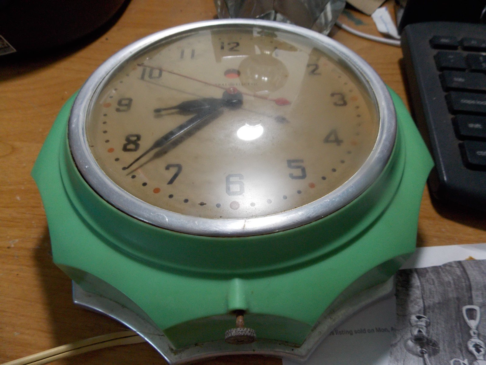 Vintage General Electric Bottle Cap Wall Clock GE 2H02 2HO2 Red USA 40s 50 Works