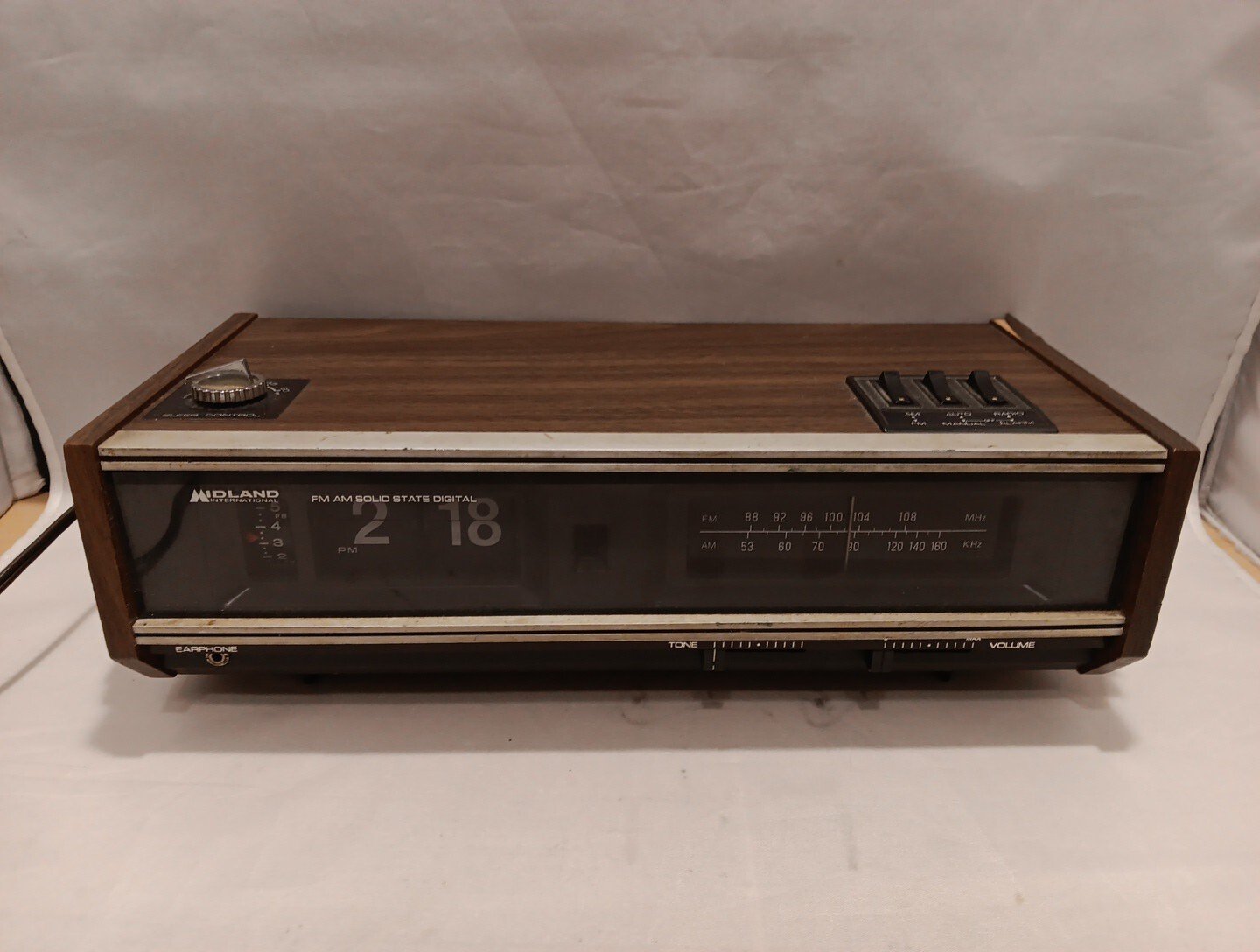 Vintage Midland Model 11-392 Radio Alarm Clock Not Working