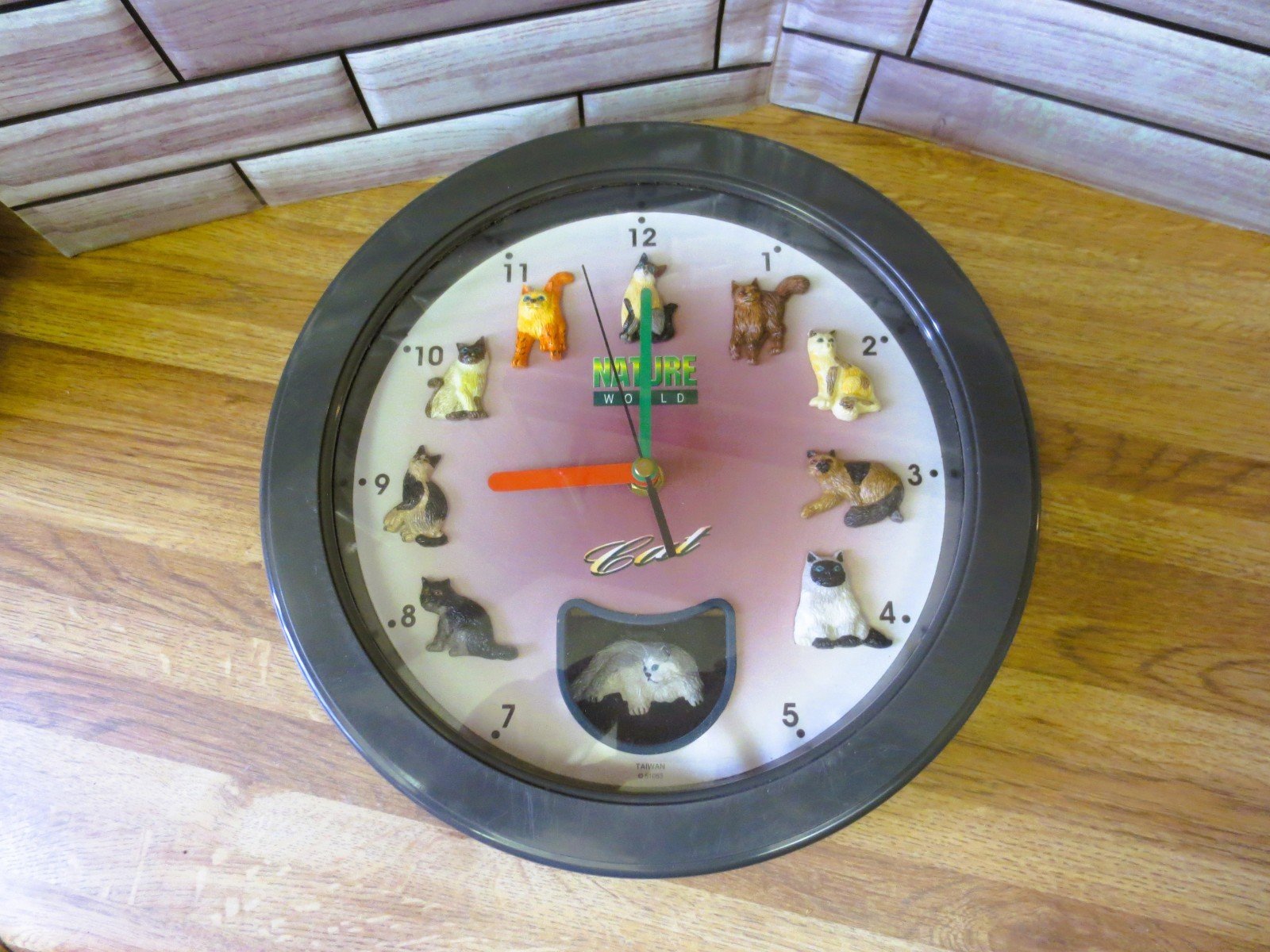 Vintage Nature World Cat Wall Clock w/Pendulum Kitty & Hourly Chime 10" Clean