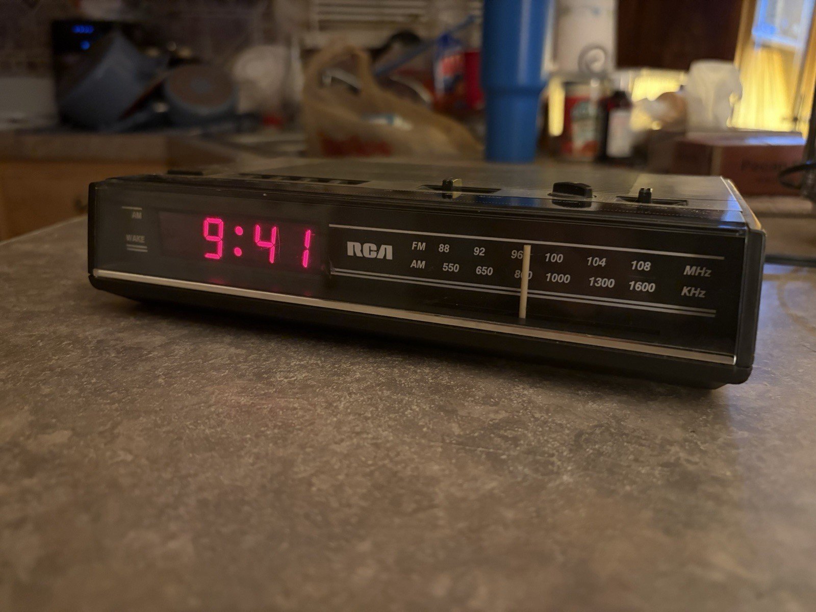 Vintage RCA AM/FM Alarm Clock RP-3620