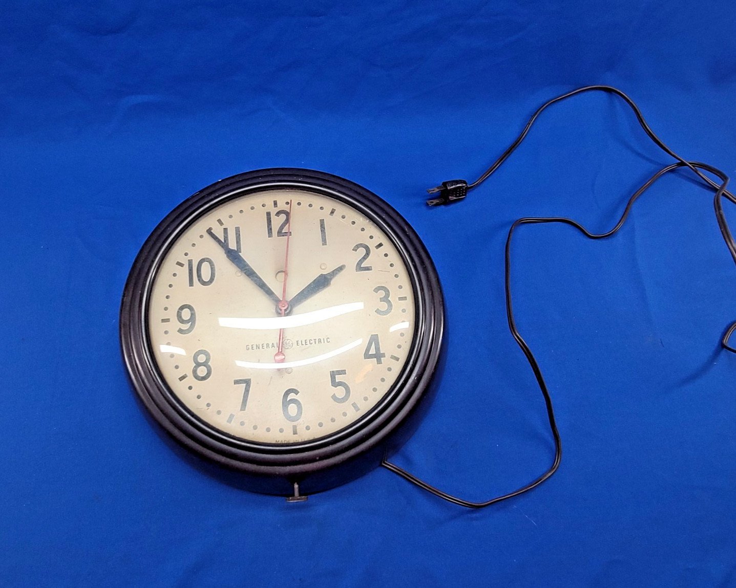VIntage Working * General Electric * Red Eye Wall Clock * School * # 1HA1608
