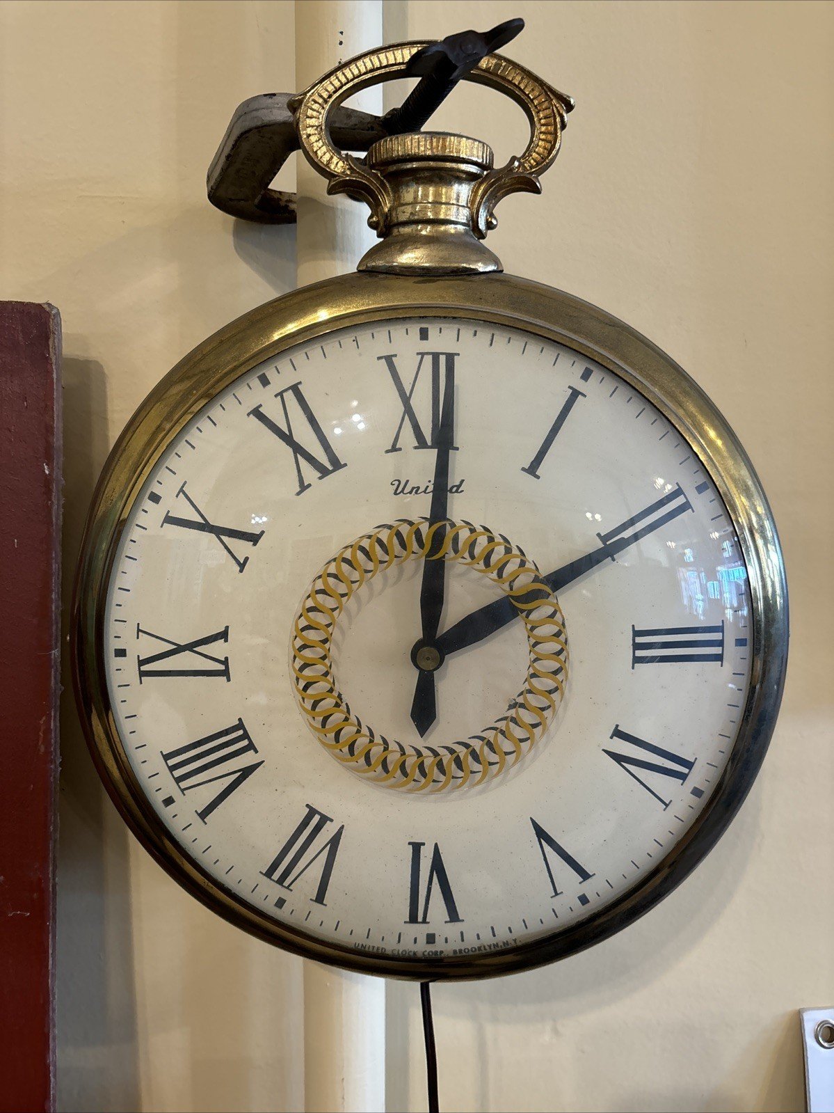 Vtg 1960s UNITED POCKET WATCH Wall Clock MODEL 47 Works Spinner Second Hand