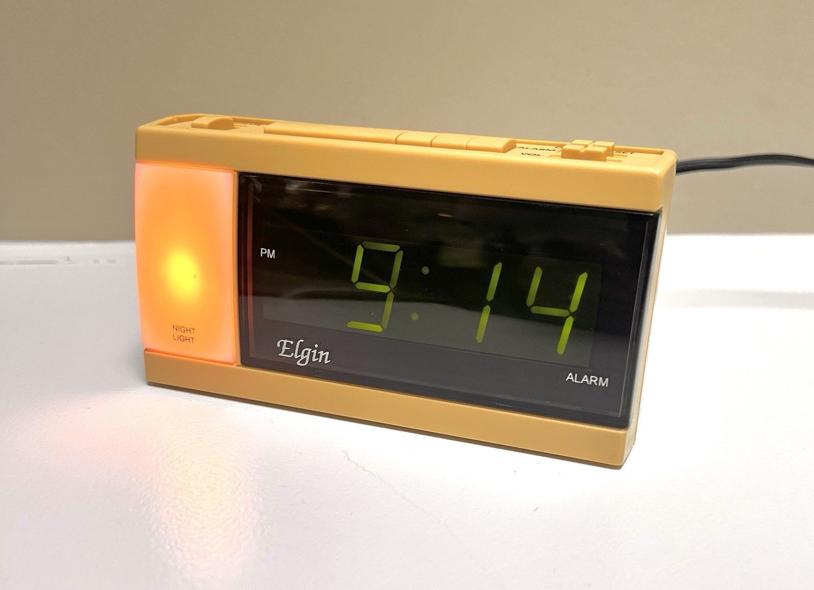 Vtg Elgin Model 4003 Digital Alarm Clock (Tested) - Plug In Built-in Night Light