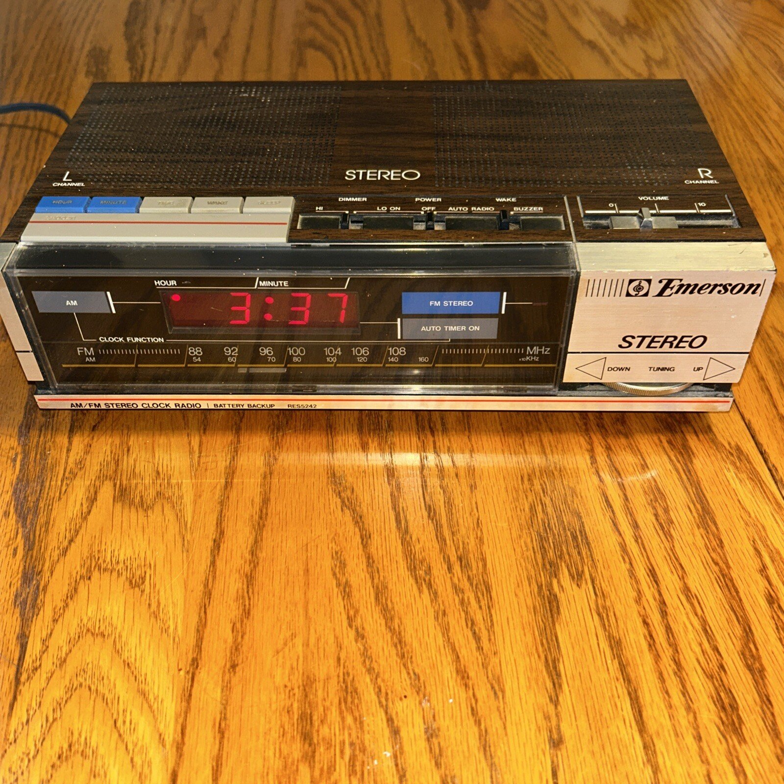 Vtg Works Emerson Clock Stereo Radio Alarm RES5242 - AM/FM, Tested 11” X 6” X 3”