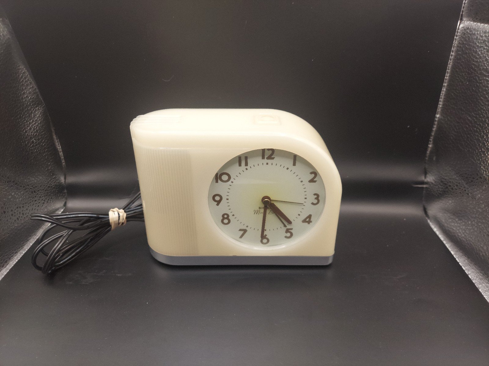WESTCLOX 43000 Yellow Big Ben “Moon Beam”Light Alarm Clock Retro No Alarm Sound